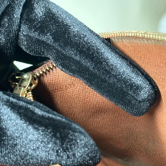 Louis Vuitton Sarah Monogram Wallet - FULL INCLUSION - Picture 6 of 15